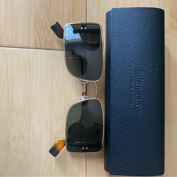 Unisex Burberry sunglasses in excellent condition - Picture 3 of 5